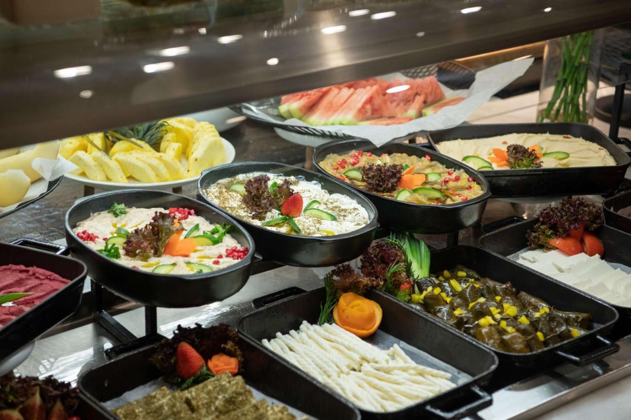 Hotel Radisson Blu Hotel, Corniche 4*