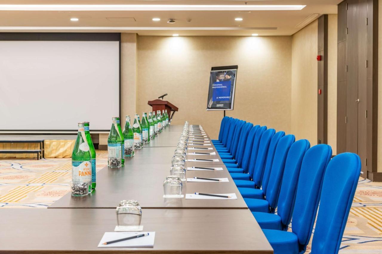 Radisson Blu Hotel, Corniche