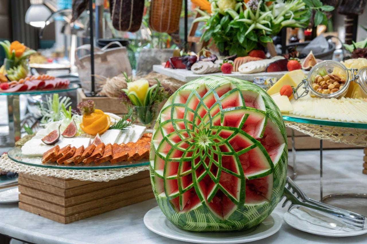 Radisson Blu Hotel, Corniche Hotel 4*