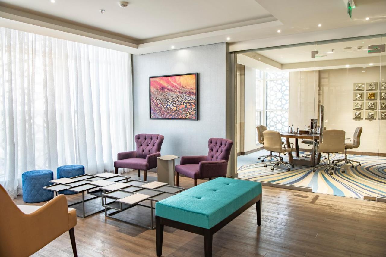 Radisson Blu Hotel, Corniche Hotel 4*
