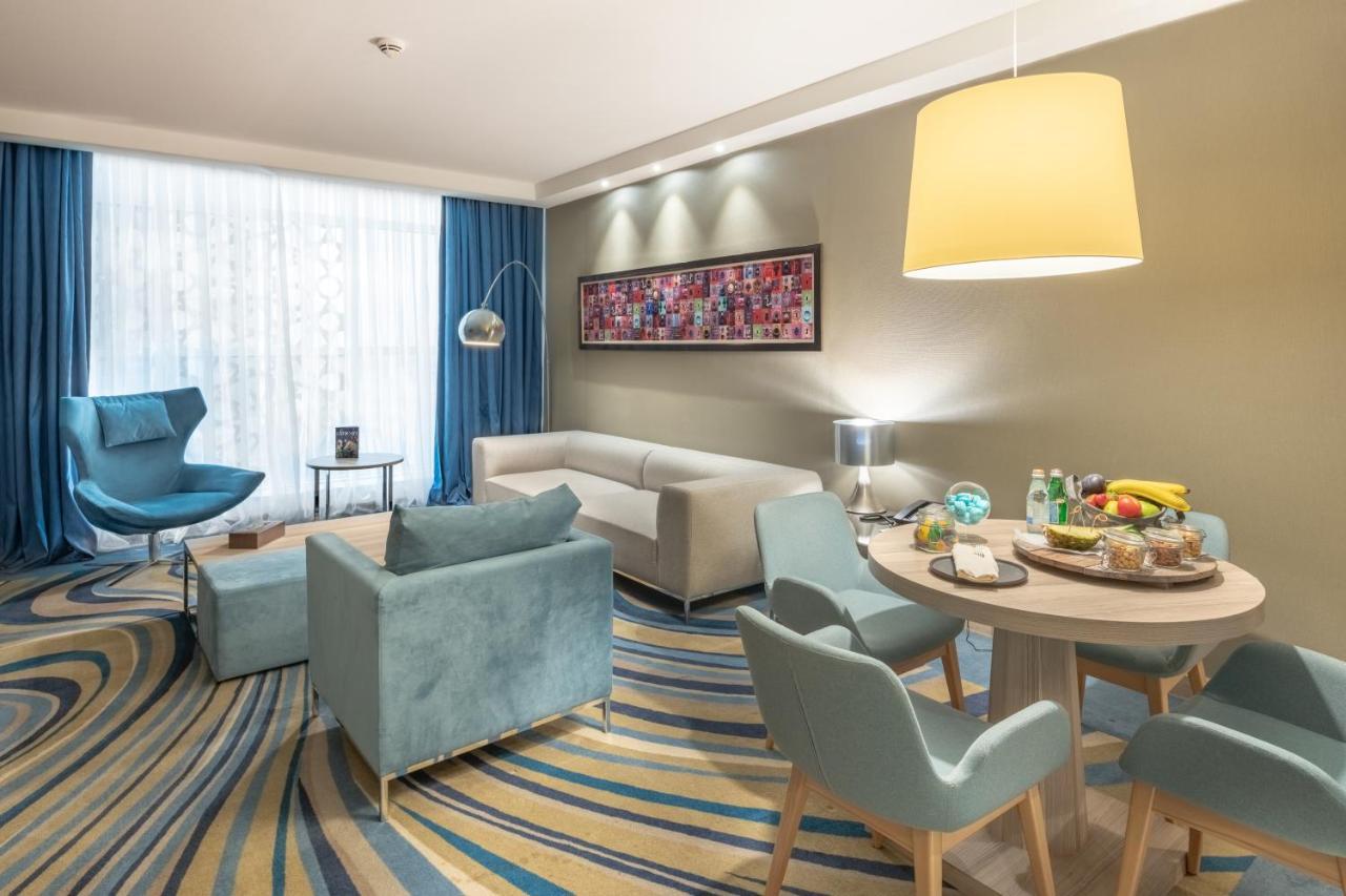 Radisson Blu Hotel, Corniche Hotel