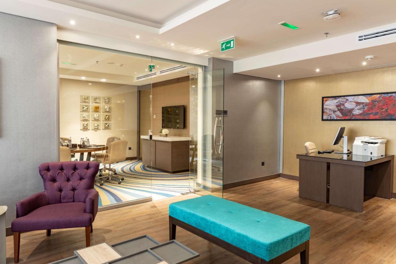 Hotel Radisson Blu Hotel, Corniche 4*